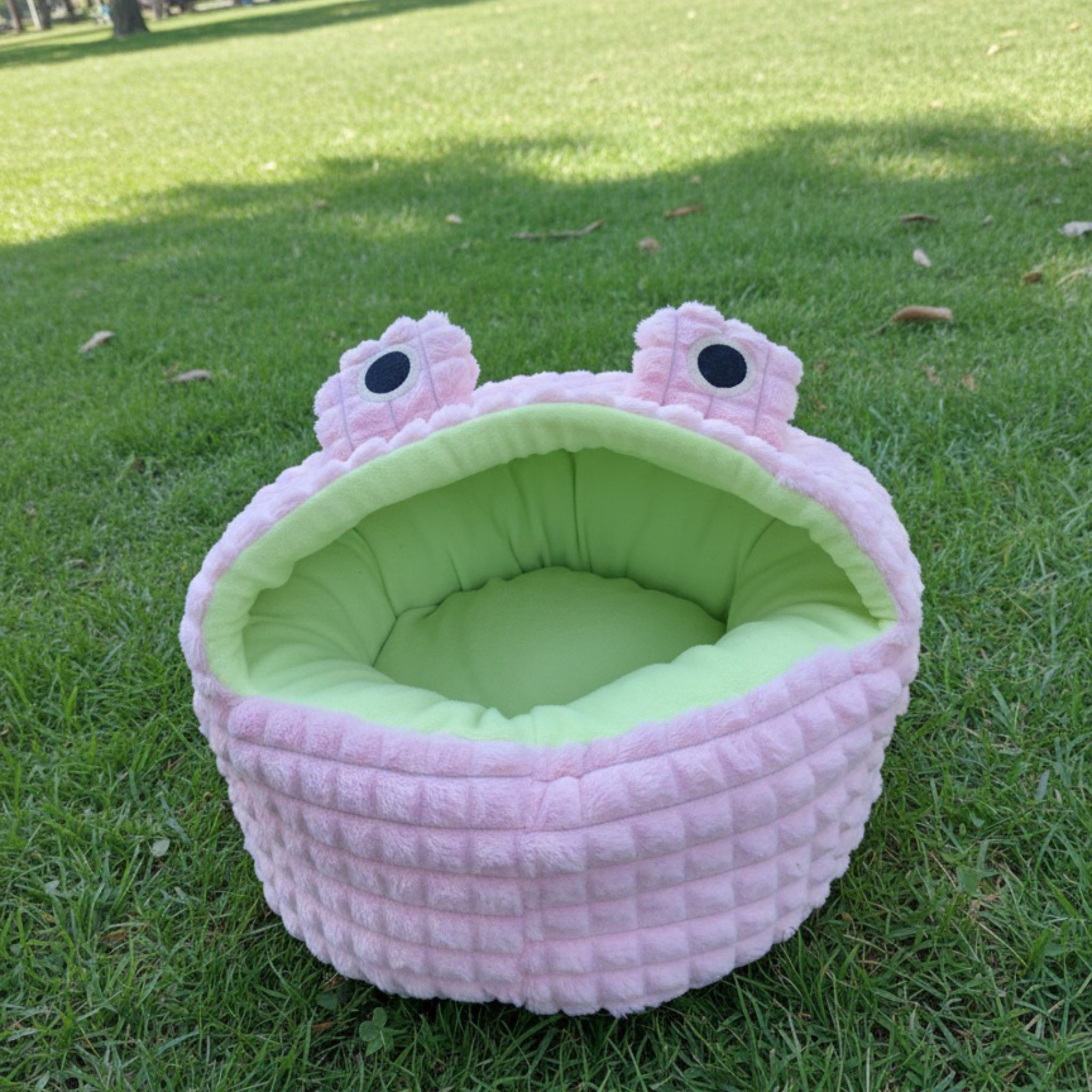 Frog Bed XL with Cushion - Image 3